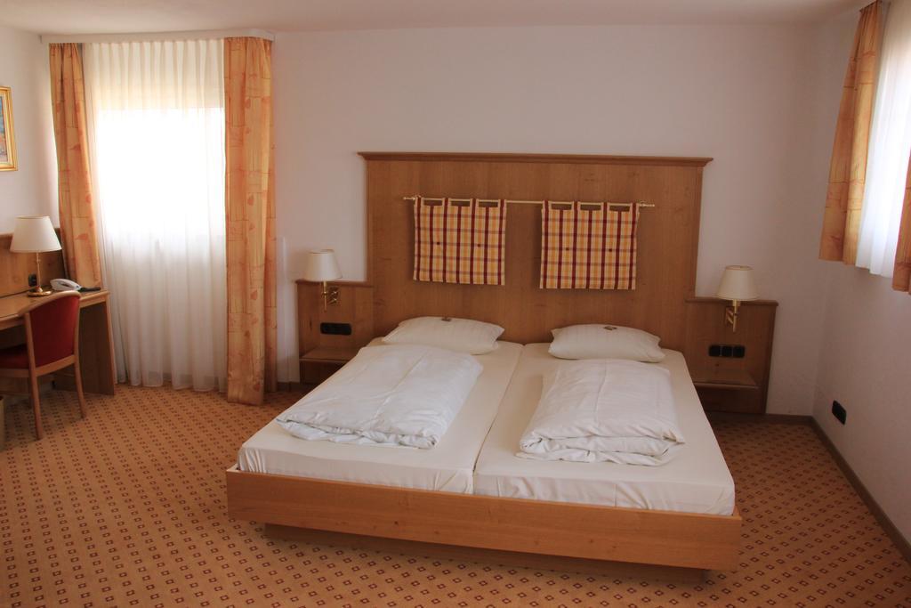 Hotel am Schloss Darmstaedter Hof Bad Homburg vor der Höhe Zimmer foto